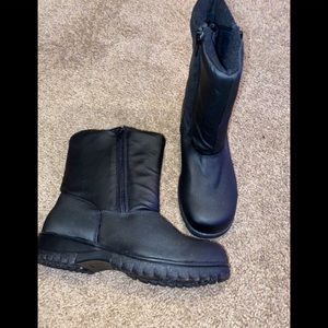 Tundra waterproof boots 👢